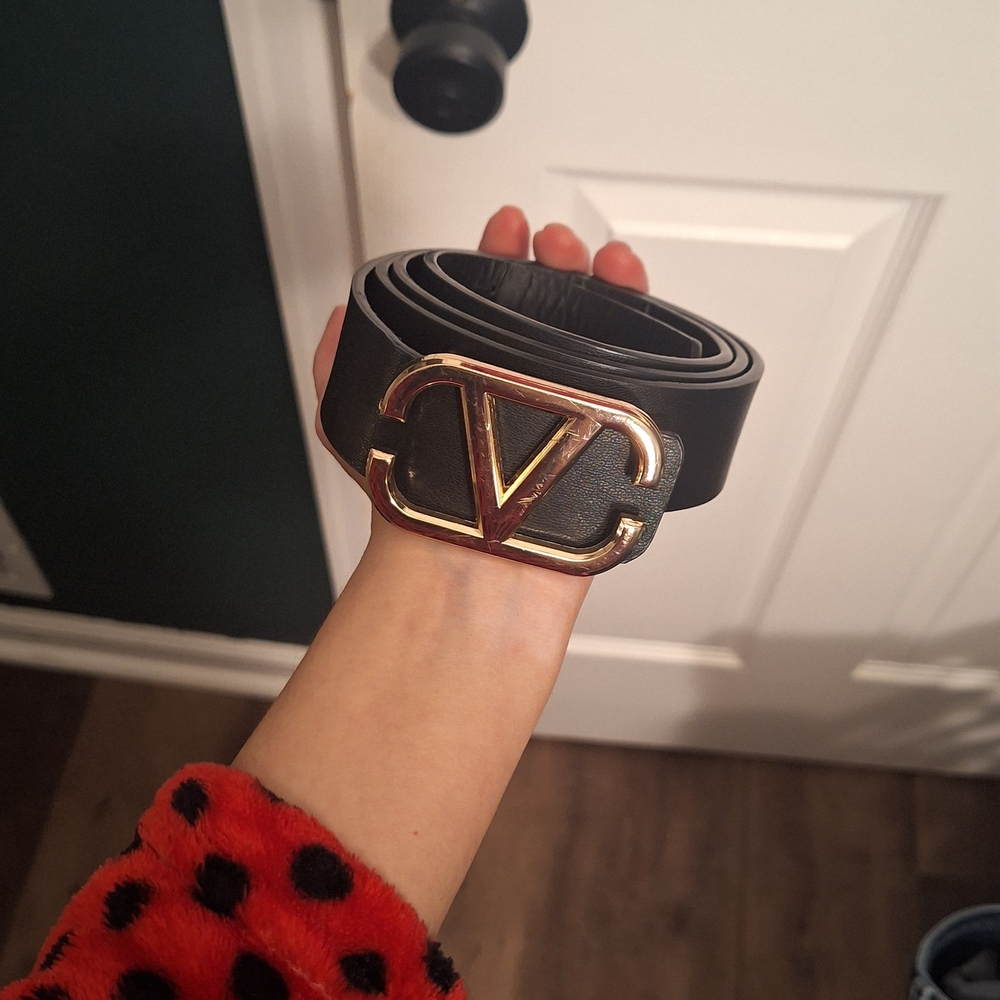 Black Belt with Gold Buckle. Bundle 3+ items & save 25% automatically! 🛍️